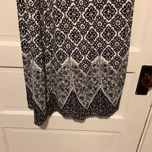 Max Studio Size Medium - Picture 2 of 7
